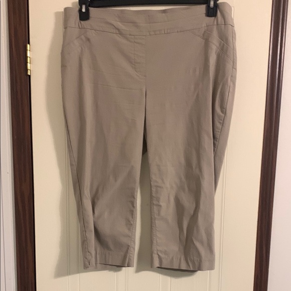 Women's Tan Capris - Picture 1 of 1